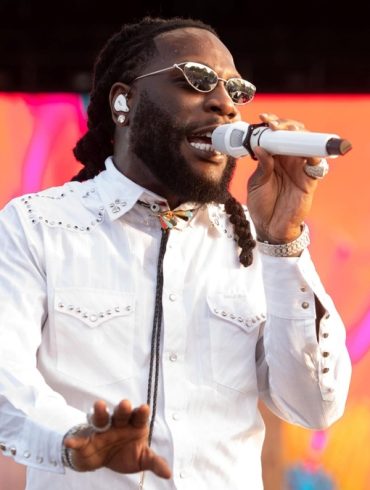Burna Boy finance des soins et des libérations de prisonniers au Nigeria