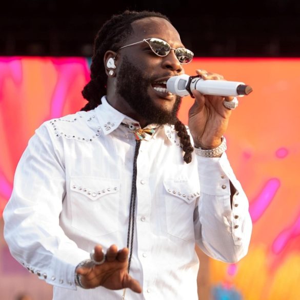 Burna Boy finance des soins et des libérations de prisonniers au Nigeria