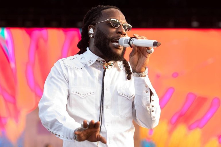Burna Boy finance des soins et des libérations de prisonniers au Nigeria