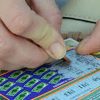 Bruno, ancien gagnant de 16 millions d’euros au Loto, a dilapidé sa fortune dans plusieurs projets avant de se retrouver en logement social.