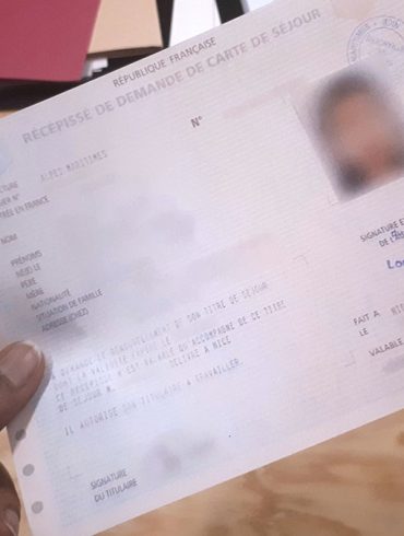 Le ministère français de l’Intérieur officialise l’instauration d’un examen civique obligatoire pour l’obtention des cartes de séjour longue durée et pour la naturalisation à partir de 2026.