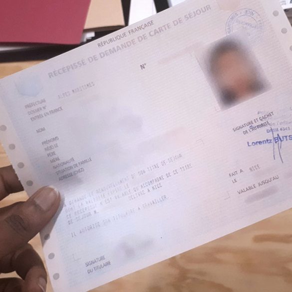 Le ministère français de l’Intérieur officialise l’instauration d’un examen civique obligatoire pour l’obtention des cartes de séjour longue durée et pour la naturalisation à partir de 2026.