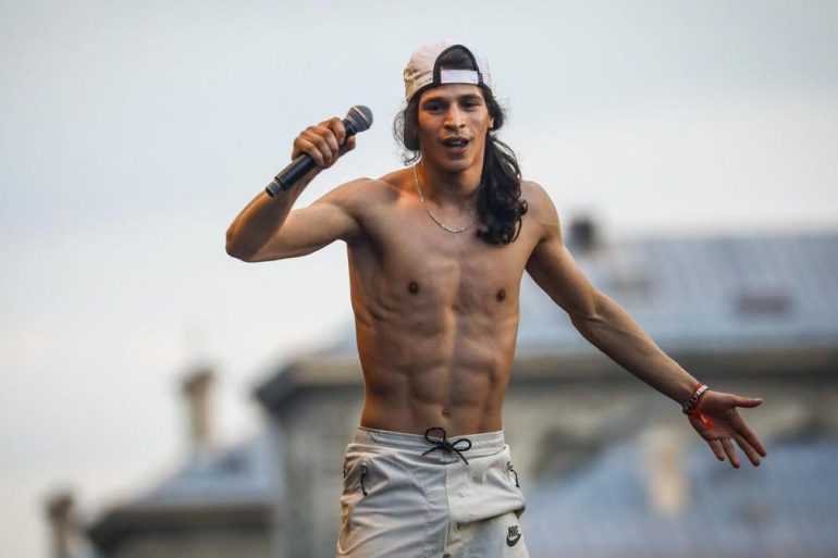 Moha La Squale officialise sa libération après 17 mois de détention et promet à ses fans de revenir une fois reposé, malgré les strictes obligations imposées par la justice.