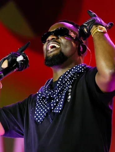 Sarkodie, star du rap ghanéen, évoque un défi Guinness autour d’une chanson hors norme.