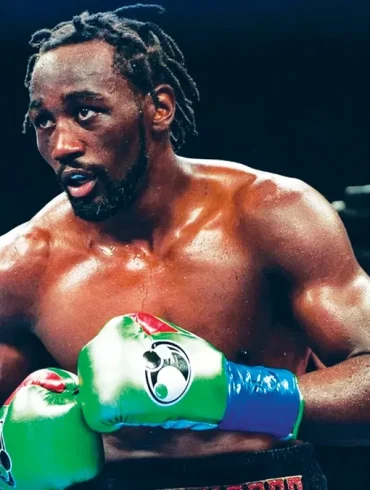 Terence Crawford célèbre une carrière invaincue avant d’annoncer sa retraite.