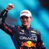 Max Verstappen, recordman des victoires précoces en Formule 1, célèbre un succès qui l’inscrit un peu plus dans l’histoire de la discipline.