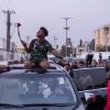 IShowSpeed au cœur d’un bain de foule lors de sa tournée africaine.