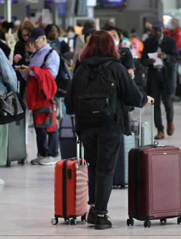 Une publication virale revient sur la performance revendiquée par l’aéroport du Kansai, qui affirme n’avoir perdu aucun bagage en 30 ans.