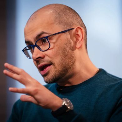 Demis Hassabis, patron de Google DeepMind, alerte sur le rattrapage rapide de la Chine dans l’IA.