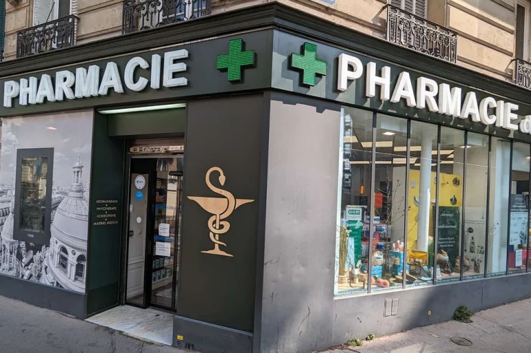 Une pharmacie en Tunisie face aux ruptures de stock qui touchent certains traitements essentiels.