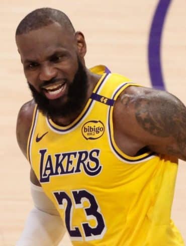 LeBron James s’exprime devant les médias lors du All Star Game 2026 à Los Angeles.