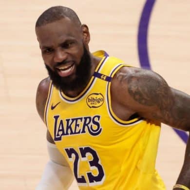 LeBron James s’exprime devant les médias lors du All Star Game 2026 à Los Angeles.