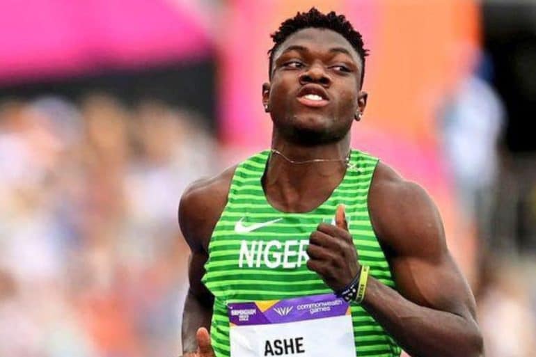 Favour Ashe en compétition avec le maillot du Nigeria avant l’annonce de son changement d’allégeance sportive.