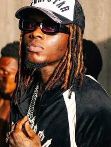 Spotify, YouTube et Apple Music ne versent pas un salaire fixe par écoute : le revenu d’un artiste africain dépend du pays des auditeurs et du partage des droits.