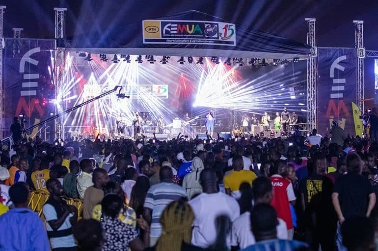La ministre Françoise Remarck échange avec des professionnels du spectacle sur l’application des nouvelles licences en Côte d’Ivoire.
