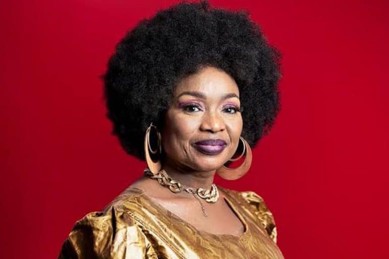 Oumou Sangaré, figure majeure de la musique malienne et défenseure des droits des femmes, est l’une des têtes d’affiche du WOMAD 2026.