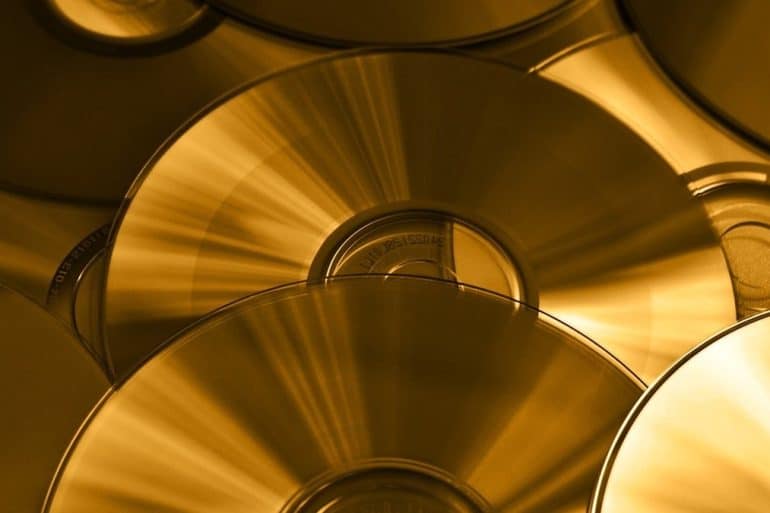 En France, un single devient disque d’or à 15 millions d’équivalents streams, tandis qu’un album doit atteindre 50 000 équivalents ventes.