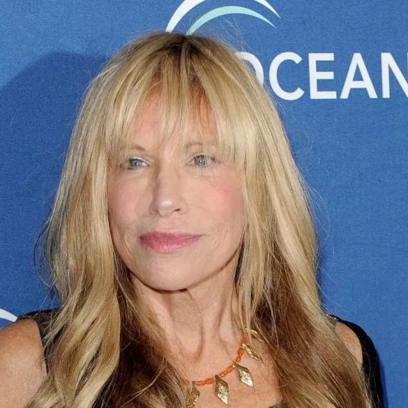 Carly Simon a révélé être atteinte de la maladie de Parkinson à l’âge de 83 ans.
