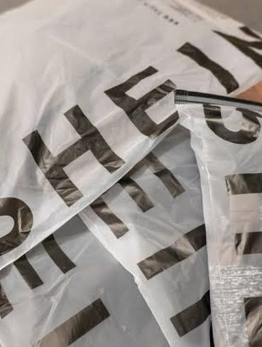 Shein prépare son introduction à la Bourse de Hong Kong après avoir enregistré une perte nette de 99 millions de dollars au premier trimestre 2026.