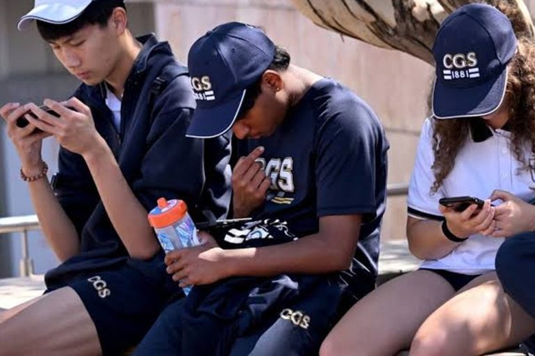 L’Australie maintient son interdiction des réseaux sociaux pour les moins de 16 ans malgré les nombreux contournements constatés.