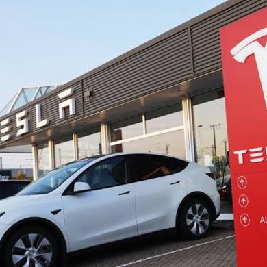 Le marché automobile français progresse en juillet 2026, porté par les voitures électriques et le net rebond des ventes de Tesla.
