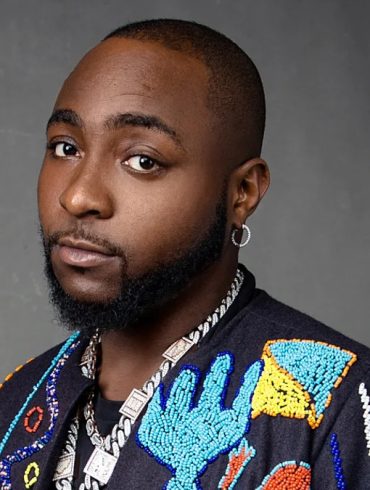 Davido s’est retrouvé au centre d’une polémique politique après des déclarations controversées venues de l’entourage du gouverneur de l’État d’Edo.
