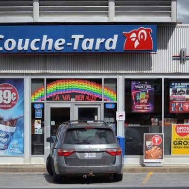 Couche-Tard prépare l’acquisition du réseau polonais Żabka, qui exploite environ 13 000 magasins en Europe.