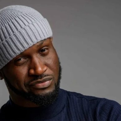 Peter Okoye célébrera désormais son anniversaire le 30 novembre au lieu du 18 novembre, date partagée avec son frère jumeau Paul.