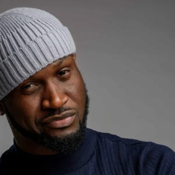 Peter Okoye célébrera désormais son anniversaire le 30 novembre au lieu du 18 novembre, date partagée avec son frère jumeau Paul.