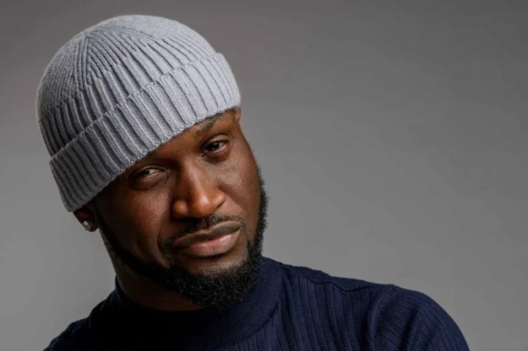 Peter Okoye célébrera désormais son anniversaire le 30 novembre au lieu du 18 novembre, date partagée avec son frère jumeau Paul.