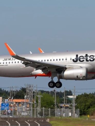 Qantas cède sa participation dans Jetstar Japan, qui abandonnera prochainement son nom actuel au profit d’une nouvelle marque.