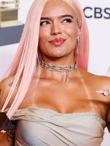 Karol G poursuit sa domination de la musique latine avec son nouveau single « Matadora » et l’album « No Me Arrepiento de Sentir Tanto ».