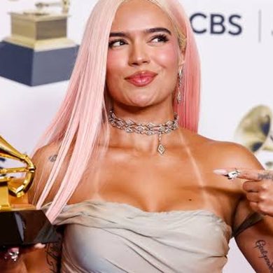 Karol G poursuit sa domination de la musique latine avec son nouveau single « Matadora » et l’album « No Me Arrepiento de Sentir Tanto ».