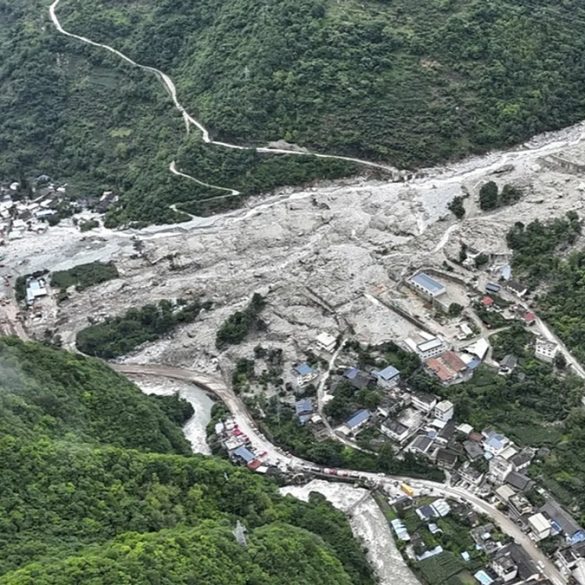 Les pluies torrentielles et les crues soudaines ont fait au moins 25 morts dans le nord-ouest de la Chine.