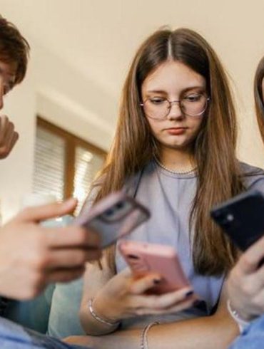 Malgré les restrictions imposées en Australie, une large majorité des moins de 16 ans continue d’accéder aux réseaux sociaux.