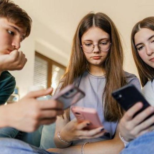 Malgré les restrictions imposées en Australie, une large majorité des moins de 16 ans continue d’accéder aux réseaux sociaux.