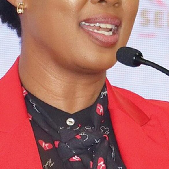 Stella Ndabeni-Abrahams lors d’une prise de parole publique