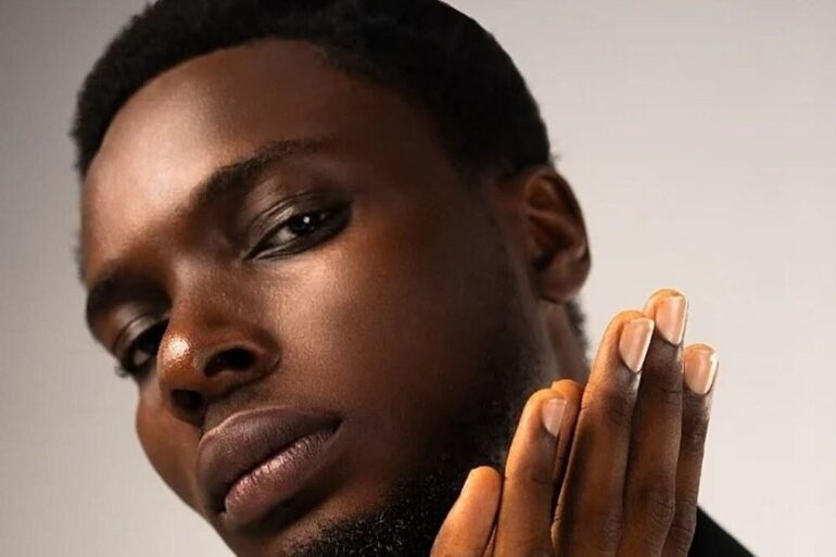 Asiama poursuit son ascension après son prix de meilleure performance vocale masculine aux TGMA 2026.