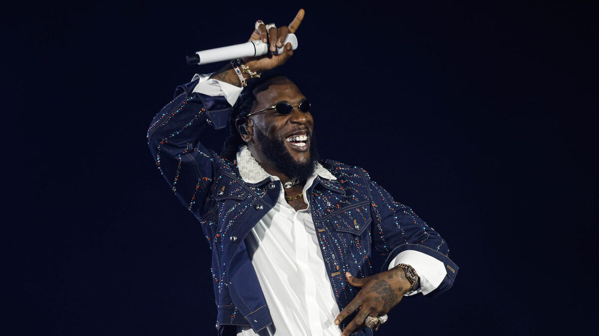 Burna Boy au Stade de France : la NFL mise sur l’Afrobeats pour son baptême parisien