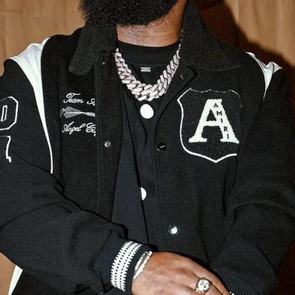 Cassper Nyovest dans une tenue noire