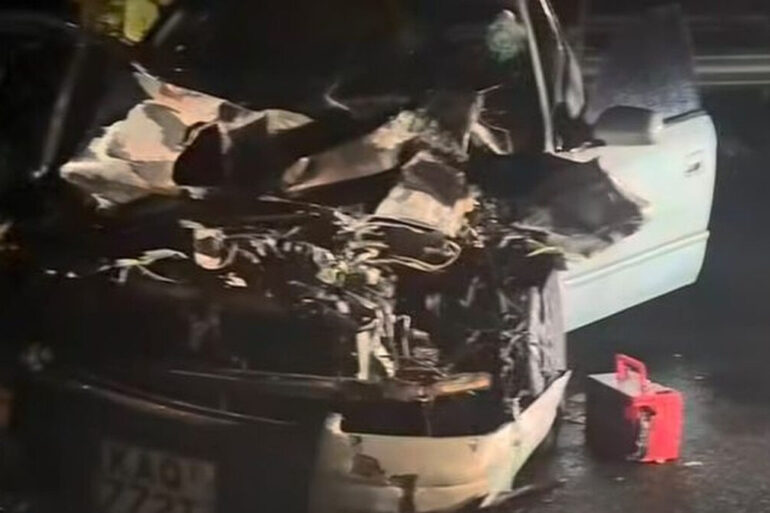 La voiture de Hochdeh après l’accident sur la Sagana Highway. Le créateur kényan a partagé lui-même les images de l’épave.