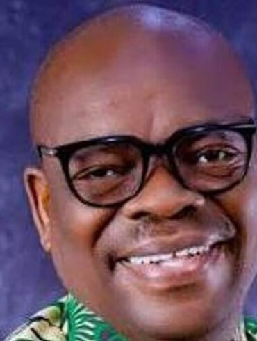 Portrait récent de l’acteur et animateur ghanéen Kwame Dzokoto