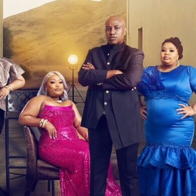 Musa Mseleku entouré de ses épouses dans une campagne publicitaire KFC en Afrique du Sud