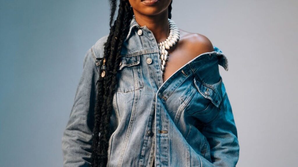 Portrait de la chanteuse kényane Njerae