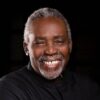 Olu Jacobs, disparu à 84 ans, laisse plus de cinq décennies de carrière entre théâtre, télévision et cinéma.