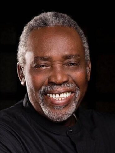 Olu Jacobs, disparu à 84 ans, laisse plus de cinq décennies de carrière entre théâtre, télévision et cinéma.