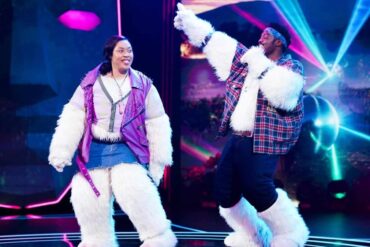 Simz Ngema et Tino Chinyani sur scène après avoir été dévoilés comme le duo Sheep