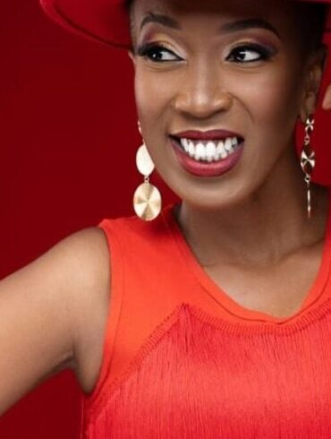 Portrait de la chanteuse kényane Wahu Kagwi