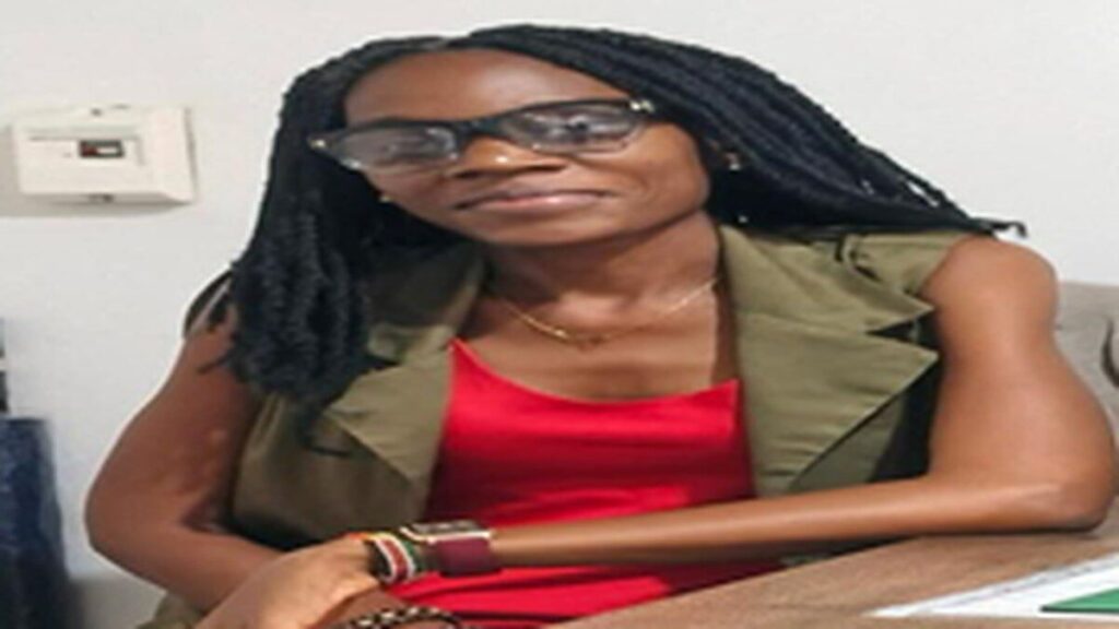 Charlène Nicha Isambi, promotrice des Bokeseni Awards, photographiée lors d'une rencontre