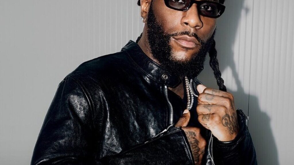 Artiste Burna Boy photographié lors d’une annonce de spectacle